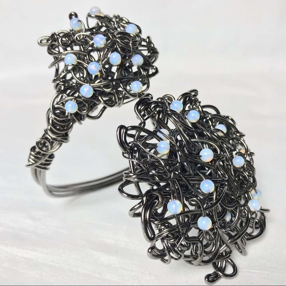 Twist cuff